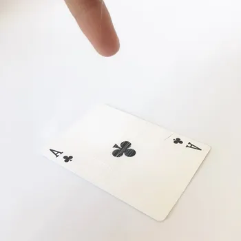 1 komplet Vrti Poker Čarobne Kartice Plutajući Poker NLO Viseće Trikove Večernje Rekvizite i Igračke Za Djecu izbliza Ideju